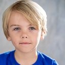 Louie Chaplin Moss als Young Charlie