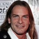 Evan Stone als Parker Savage