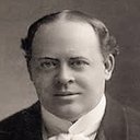 Andrew Arbuckle als H.E. Manners