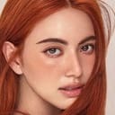 Davika Hoorne als Nat