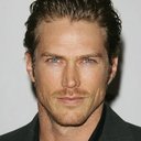 Jason Lewis als Rick Green