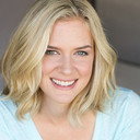 Kate Gilligan als Market Insider Newscaster