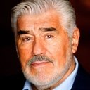 Mario Adorf als Kommissar Beizmenne