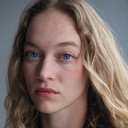 Alleya Bourne als Kate Lara/ Cassandra