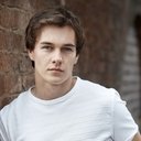 Karl Hughes als Max Wolfbane