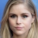 Erin Moriarty als Kelly