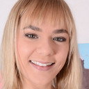 Rebecca Vanguard als Grieving Daughter