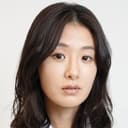 Hyunri als Hiroko Kusakabe