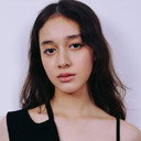 Arabella Ellen als Victoria Zahra Hadi