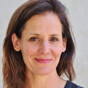 Marine Danaux als Woman asking for photos