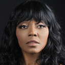 Angela Hall als Cora