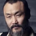 Xiaoguang Hu als DuBian / 渡边太君