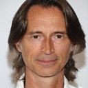 Robert Carlyle als Father MacAvoy