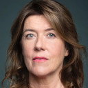 Emily Swain als Staff Lady