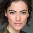 Lara Binamé als Waitress