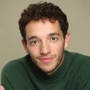 Rubén Riera als Young munk