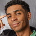 Theo Shakes als Reginald