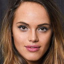 Aina Lesse als Melly