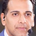 Adnan Virk als Sports Announcer