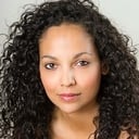 Melissa Bonne als Ana DuMont