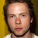 Brendan Fletcher als Arthur Lambden