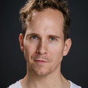 Sindri Swan als Daniel / Keeper 1