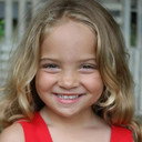 Chloe & Sophia Garcia-Frizzi als Judith Grimes (3 years old) (archive footage)