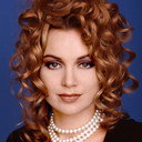 Kylie Travis als Julie Dante