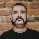 Krzysztof Radzimski als Sklepikarz / Porucznik Nos