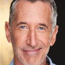 Steven Houska als Senator Scott