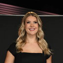Cassie Carlson als Host