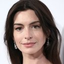 Anne Hathaway als Emma