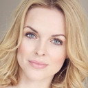 Ali Rhodes als 20-Something Beauty