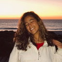 Aliya Hassan als Maxine
