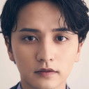 瀬戸利樹 als Hiiro Kagami / Kamen Rider Brave