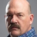 John Carroll Lynch als Wayne