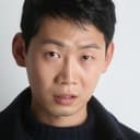 Han Sa-myeong als Parcel service driver