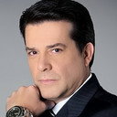 Miguel de León als Dr. Leonel Valderrama