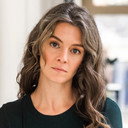 Emily Landham als Detective Schneider