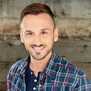 Adam McArthur als Male Reporter