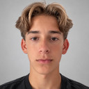 Daniel Korenfeld als Adrian Cole
