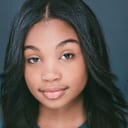 Alyssa Cheatham als Girl in Lobby #1