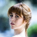 Alice Ferranti als Shop assistant