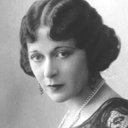 Valia als Lucia Rimarez