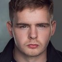 Oliver Woollford als Serger
