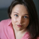 Marion Delage als Julie