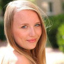 Alina Sokar als Polizeioberwachtmeisterin Cornelia Ringlstetter