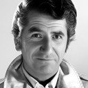 Daniel Gélin als Le vétérinaire titulaire, chargé de cours (uncredited)