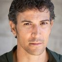 Daniel Schutzmann als Paul Anderson