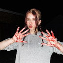 Laura Winckles als Mia